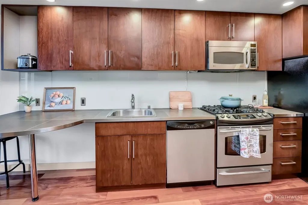 910 Lenora Street Seattle WA 98121