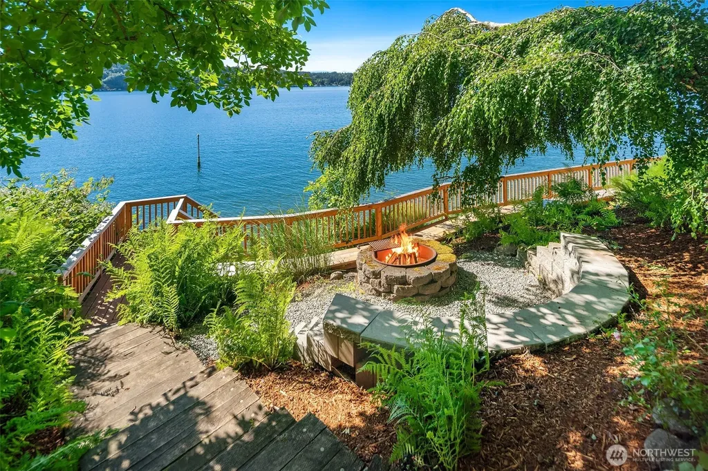 10157 SW 263rd Street Vashon WA 98070