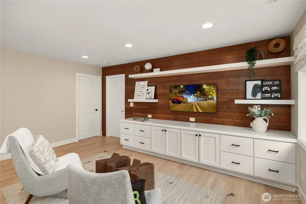 1444 242nd Avenue NE Sammamish WA 98074