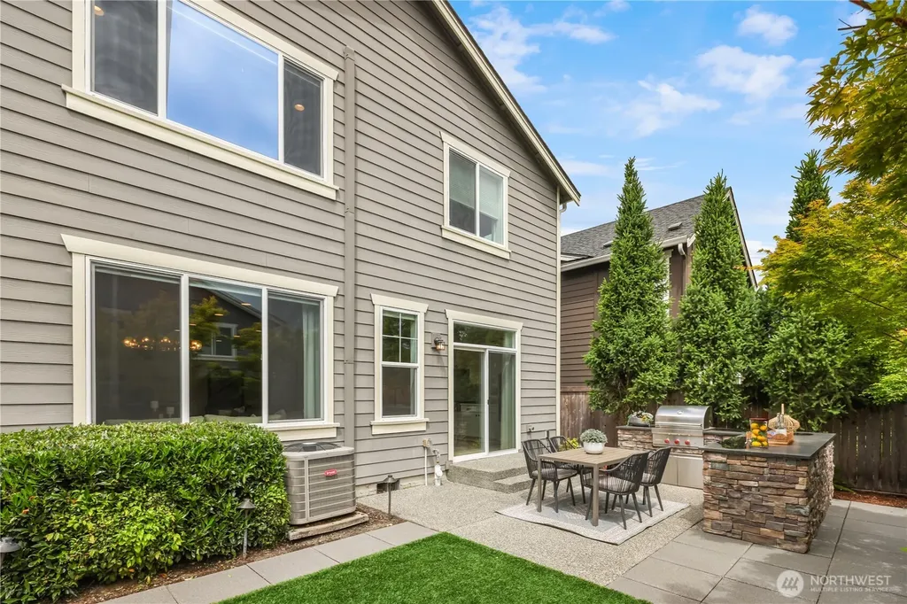 1444 242nd Avenue NE Sammamish WA 98074