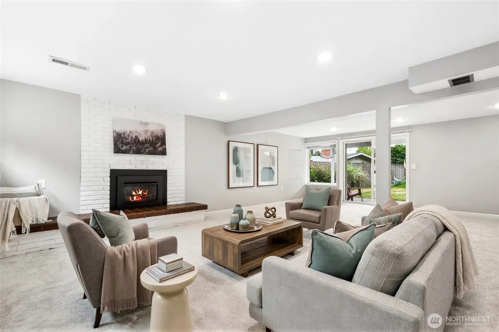 304 128th Avenue SE Bellevue WA 98005