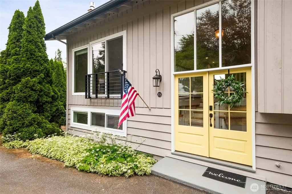 304 128th Avenue SE Bellevue WA 98005
