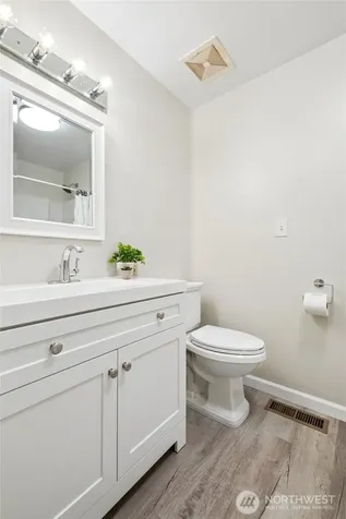 304 128th Avenue SE Bellevue WA 98005