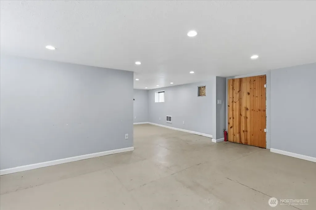 219 Washington Place Electric City WA 99123