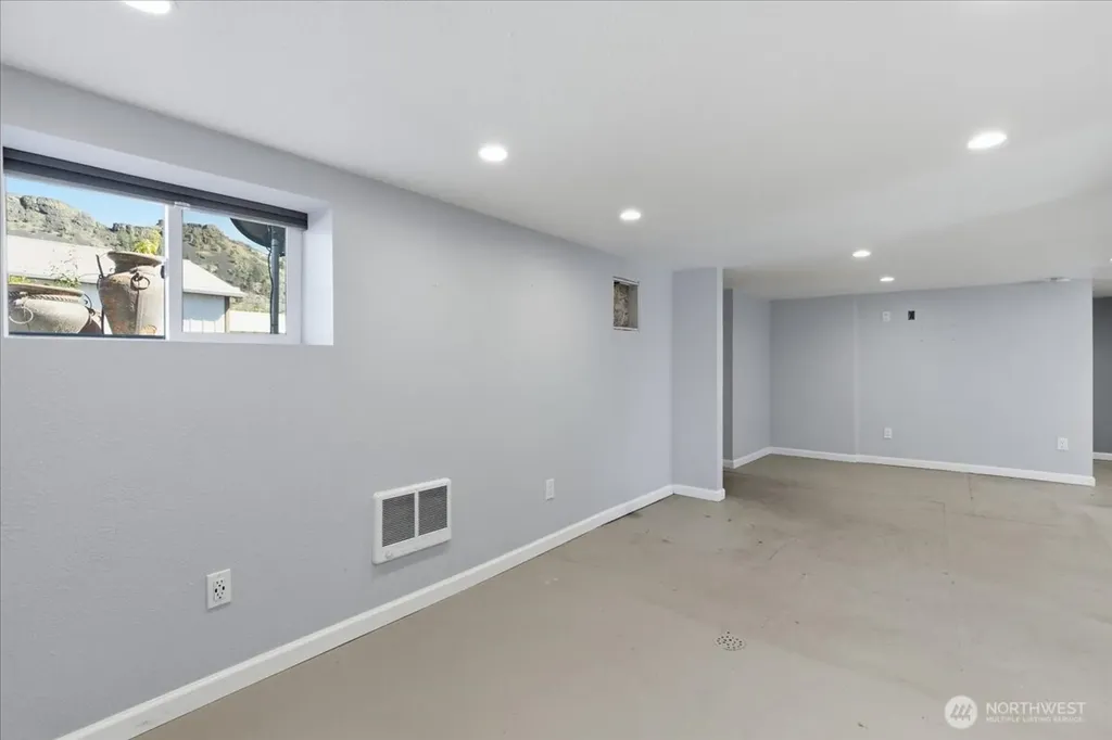 219 Washington Place Electric City WA 99123