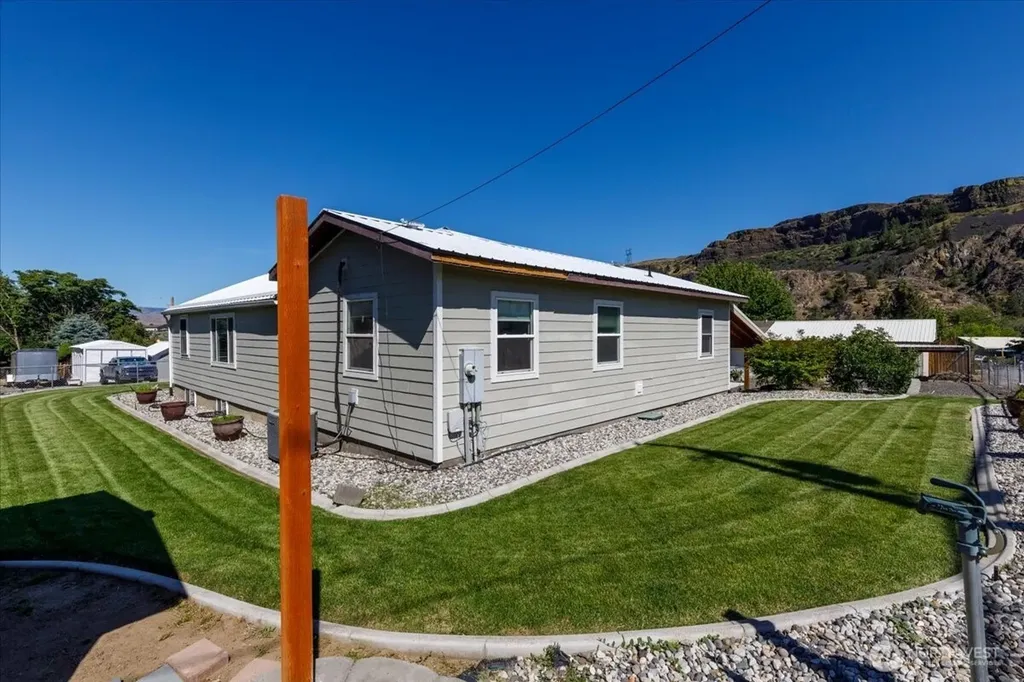 219 Washington Place Electric City WA 99123