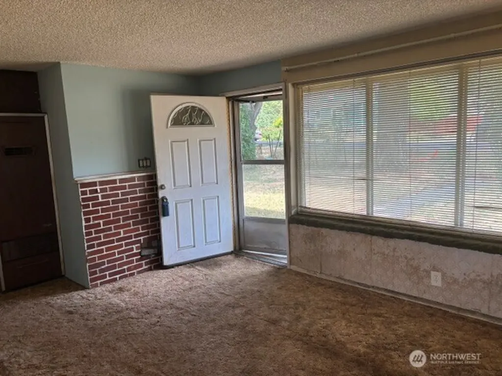 741 N 128th Street Seattle WA 98133