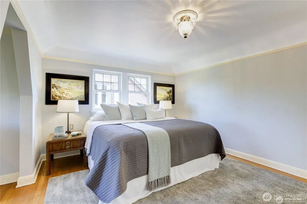 2916 28th Avenue W Seattle WA 98199