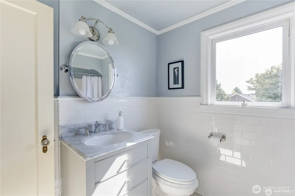 2916 28th Avenue W Seattle WA 98199