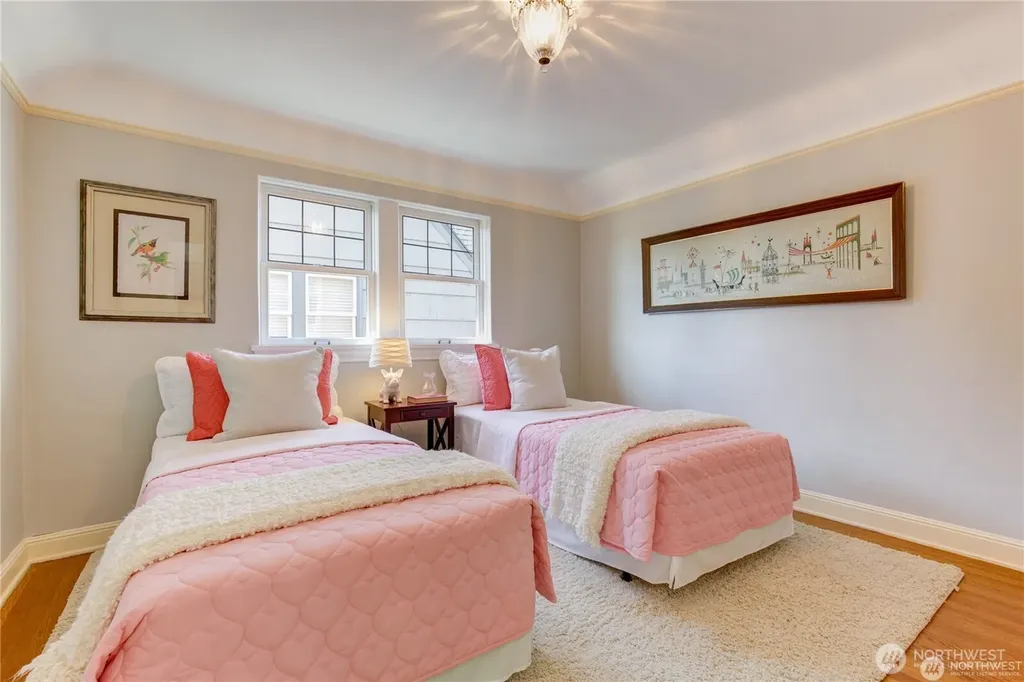 2916 28th Avenue W Seattle WA 98199