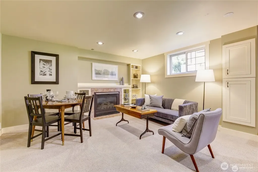2916 28th Avenue W Seattle WA 98199