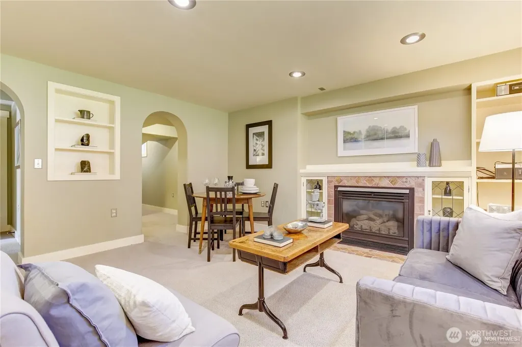 2916 28th Avenue W Seattle WA 98199