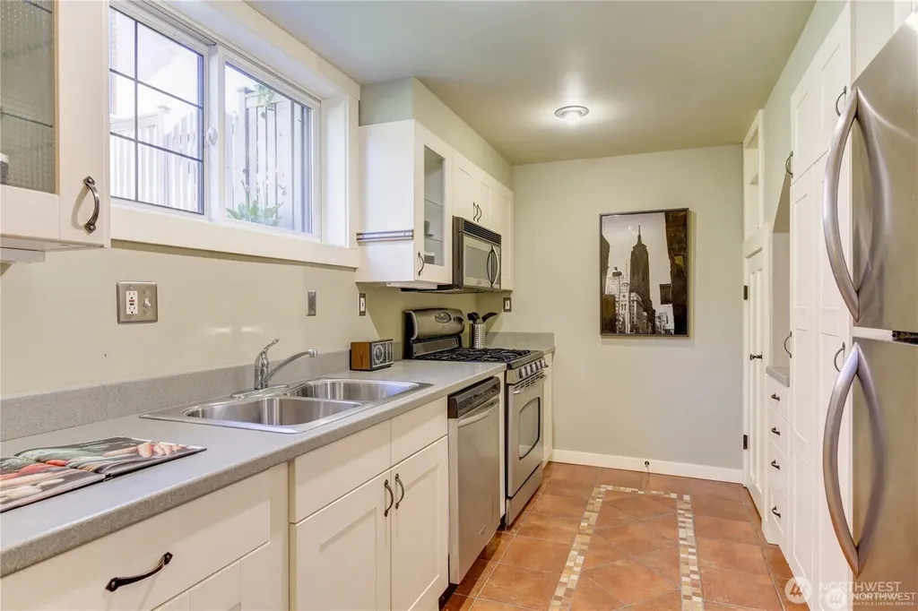 2916 28th Avenue W Seattle WA 98199