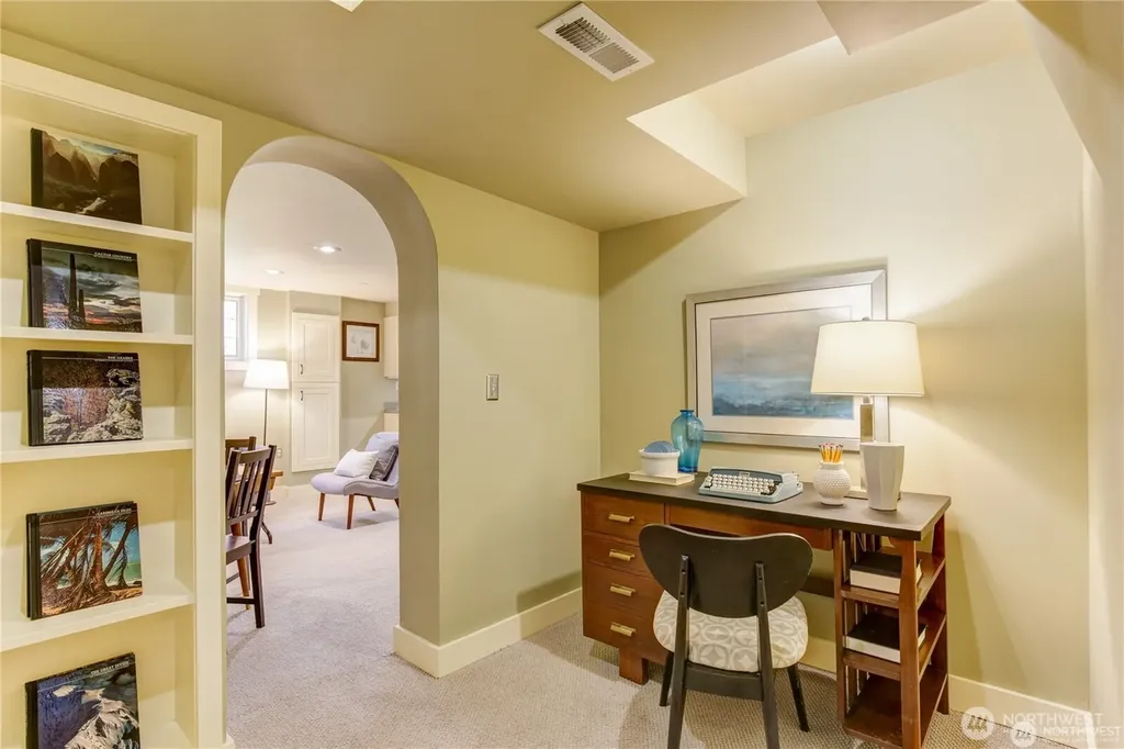2916 28th Avenue W Seattle WA 98199