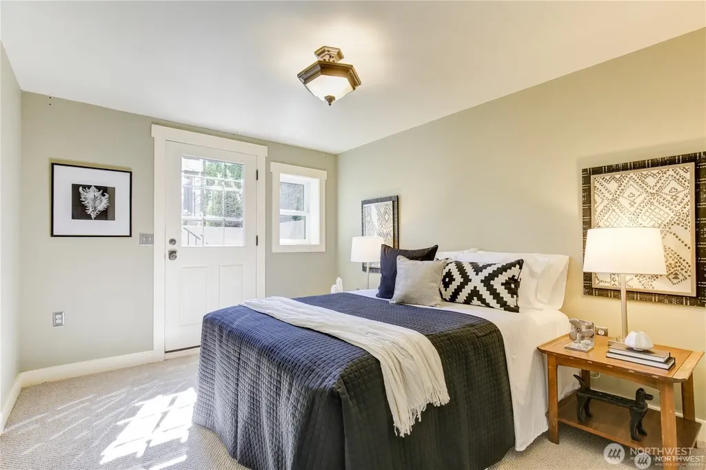 2916 28th Avenue W Seattle WA 98199
