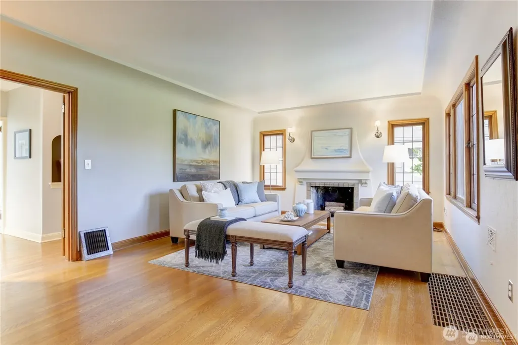 2916 28th Avenue W Seattle WA 98199