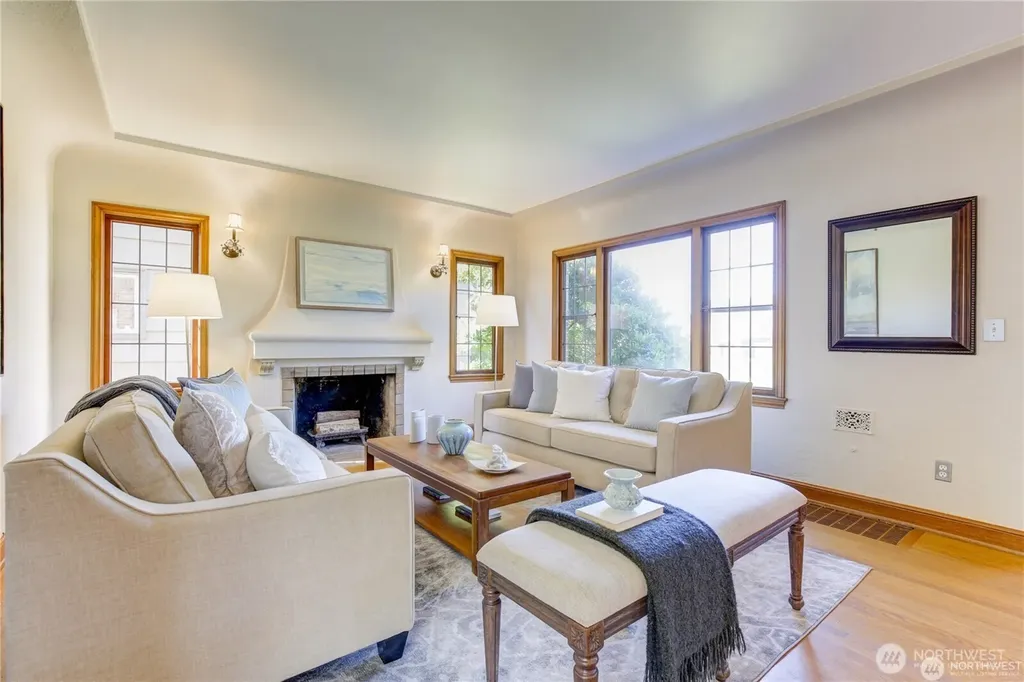 2916 28th Avenue W Seattle WA 98199
