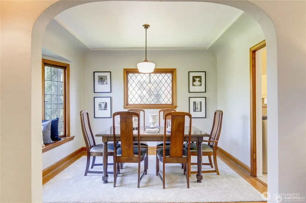 2916 28th Avenue W Seattle WA 98199