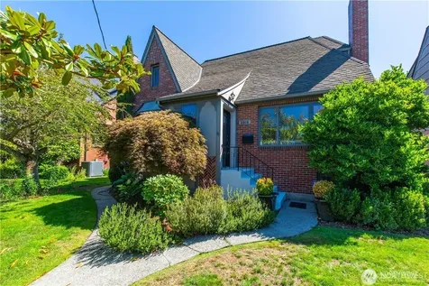 2916 28th Avenue W Seattle WA 98199
