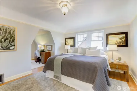 2916 28th Avenue W Seattle WA 98199