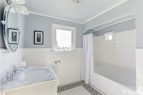 2916 28th Avenue W Seattle WA 98199