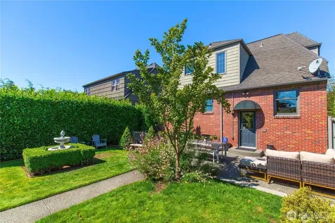 2916 28th Avenue W Seattle WA 98199