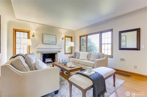 2916 28th Avenue W Seattle WA 98199