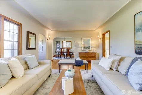 2916 28th Avenue W Seattle WA 98199