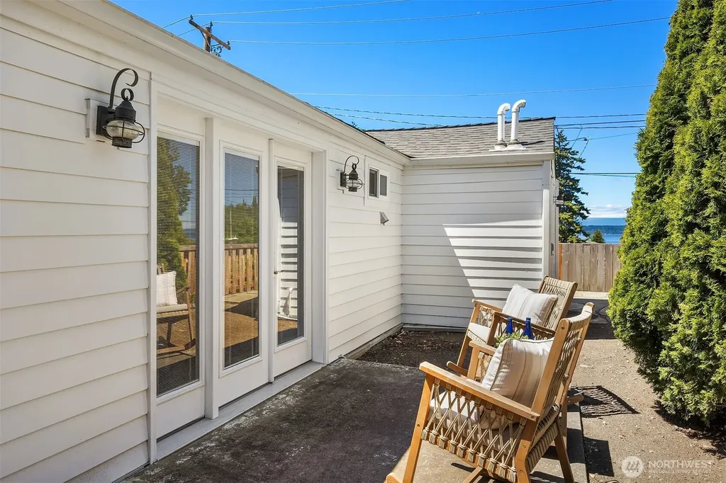 103 8th Avenue S Edmonds WA 98020