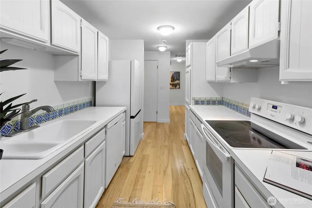 1090 Ihland Place NE Bainbridge Island WA 98110