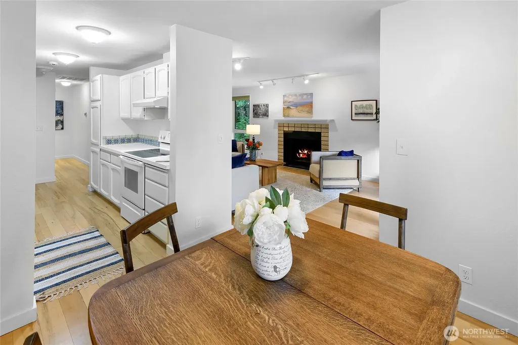 1090 Ihland Place NE Bainbridge Island WA 98110