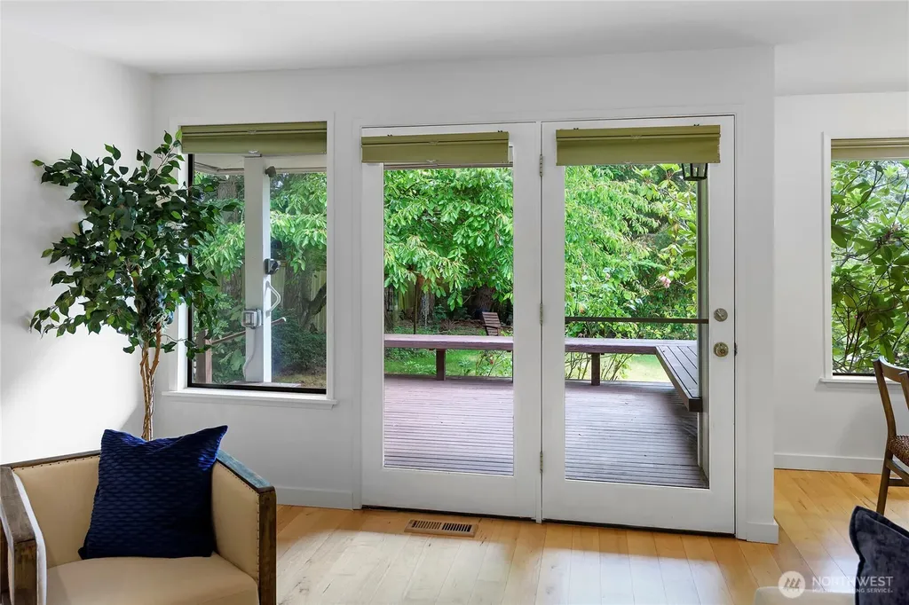 1090 Ihland Place NE Bainbridge Island WA 98110