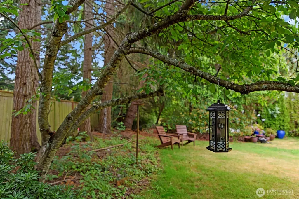 1090 Ihland Place NE Bainbridge Island WA 98110