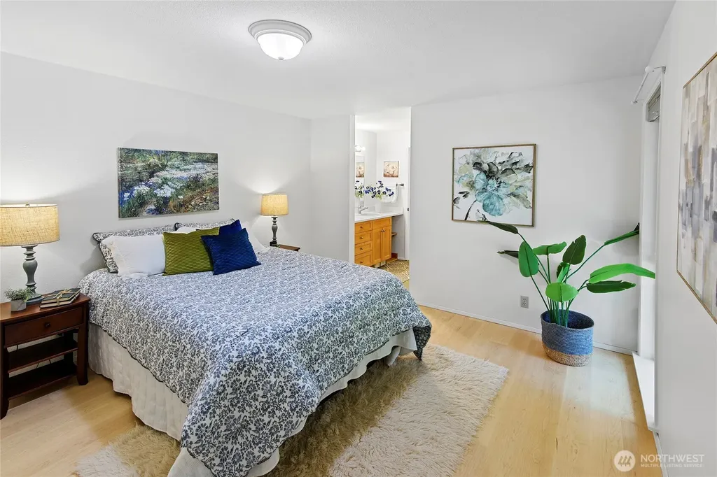 1090 Ihland Place NE Bainbridge Island WA 98110