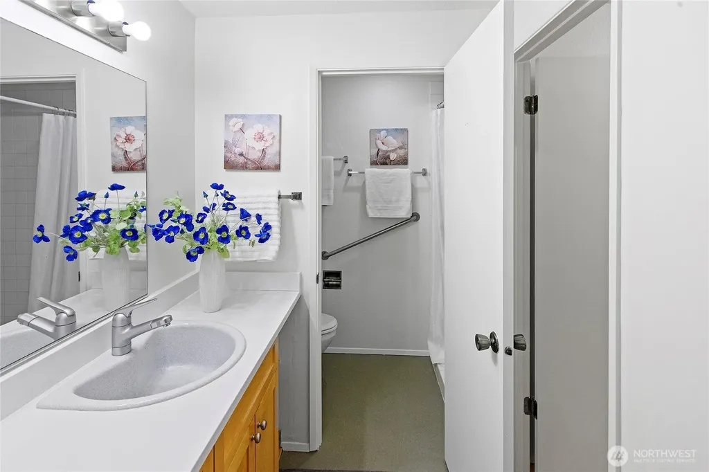 1090 Ihland Place NE Bainbridge Island WA 98110