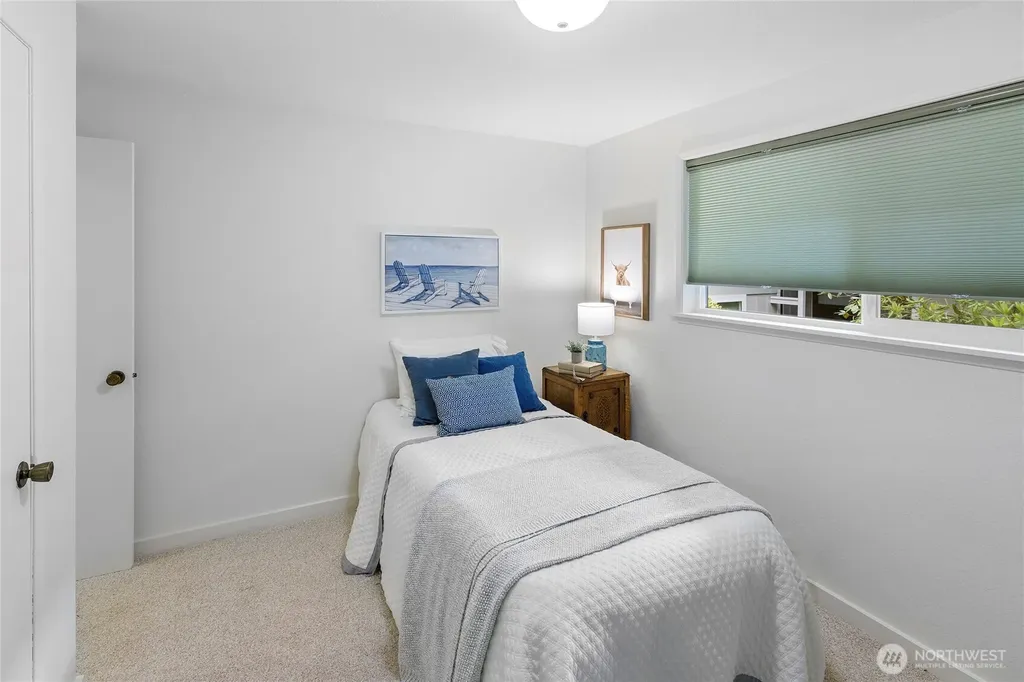 1090 Ihland Place NE Bainbridge Island WA 98110