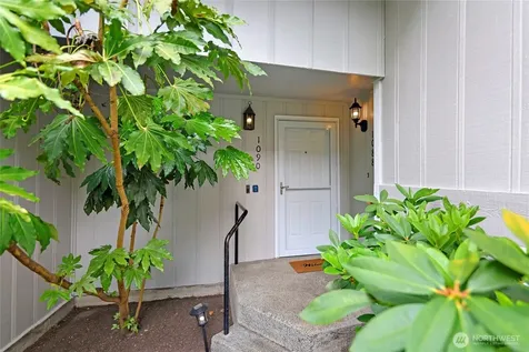 1090 Ihland Place NE Bainbridge Island WA 98110