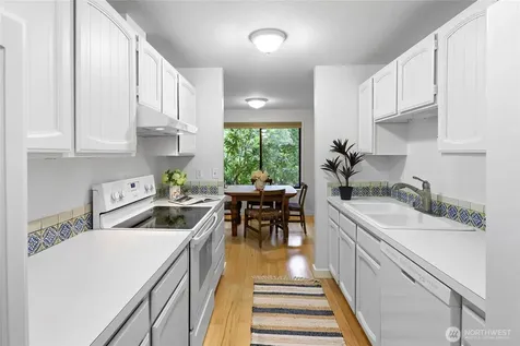 1090 Ihland Place NE Bainbridge Island WA 98110