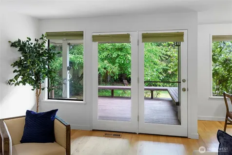 1090 Ihland Place NE Bainbridge Island WA 98110