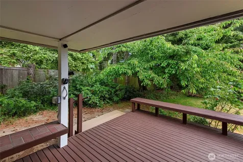 1090 Ihland Place NE Bainbridge Island WA 98110