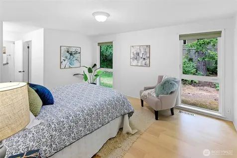 1090 Ihland Place NE Bainbridge Island WA 98110