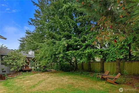 1090 Ihland Place NE Bainbridge Island WA 98110
