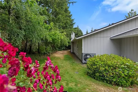 1090 Ihland Place NE Bainbridge Island WA 98110