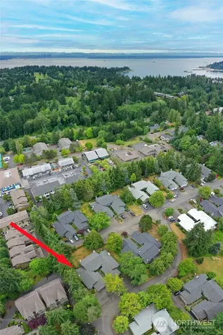 1090 Ihland Place NE Bainbridge Island WA 98110