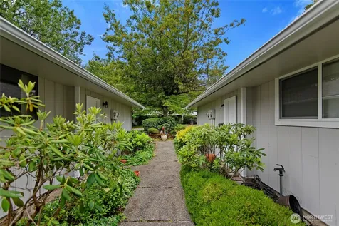 1090 Ihland Place NE Bainbridge Island WA 98110