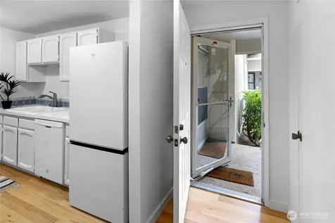 1090 Ihland Place NE Bainbridge Island WA 98110