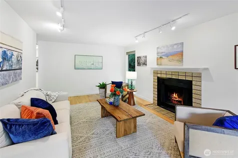 1090 Ihland Place NE Bainbridge Island WA 98110