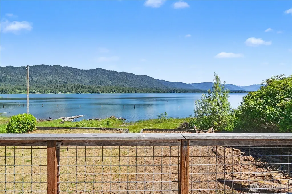 60 Lake Drive N Amanda Park WA 98526