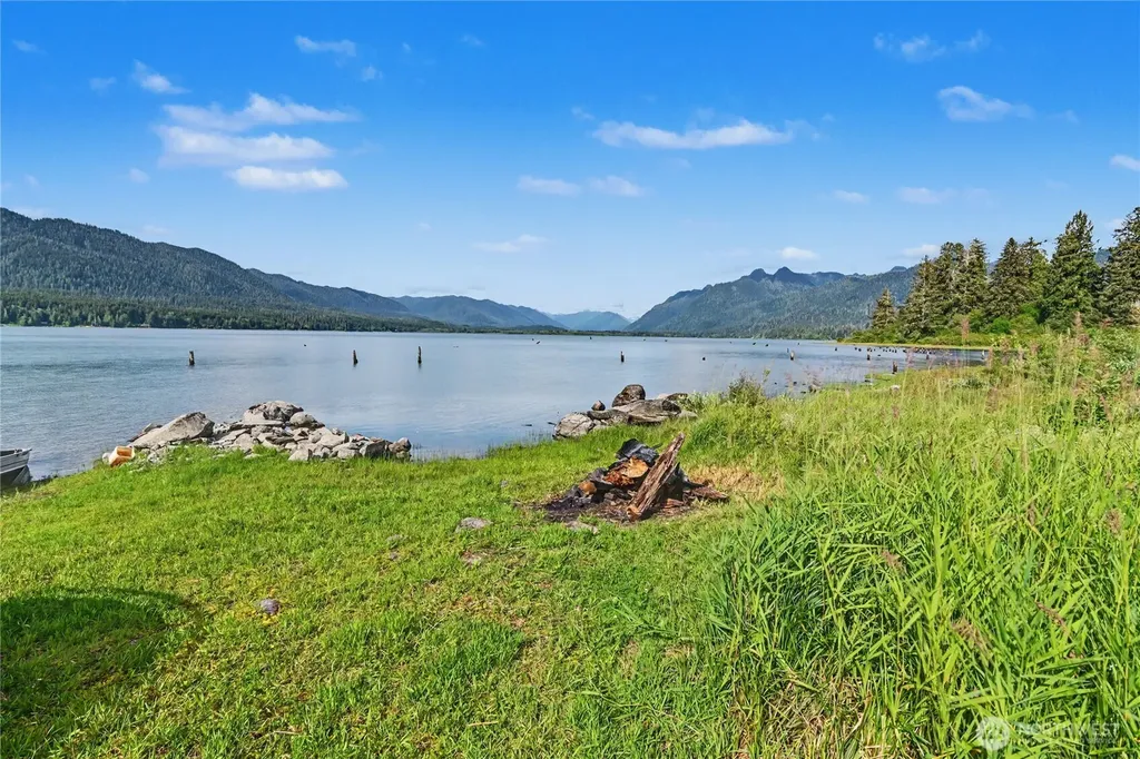 60 Lake Drive N Amanda Park WA 98526