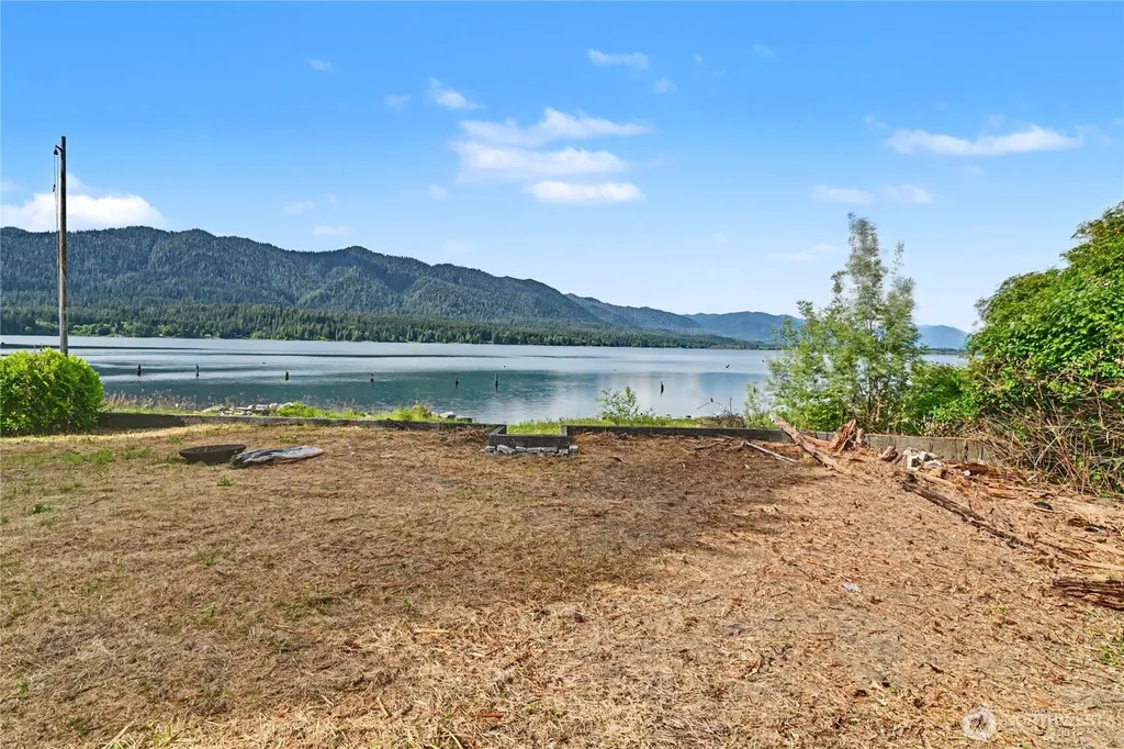 60 Lake Drive N Amanda Park WA 98526
